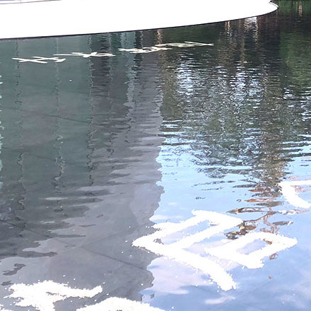 請為學校設計一個安全標識